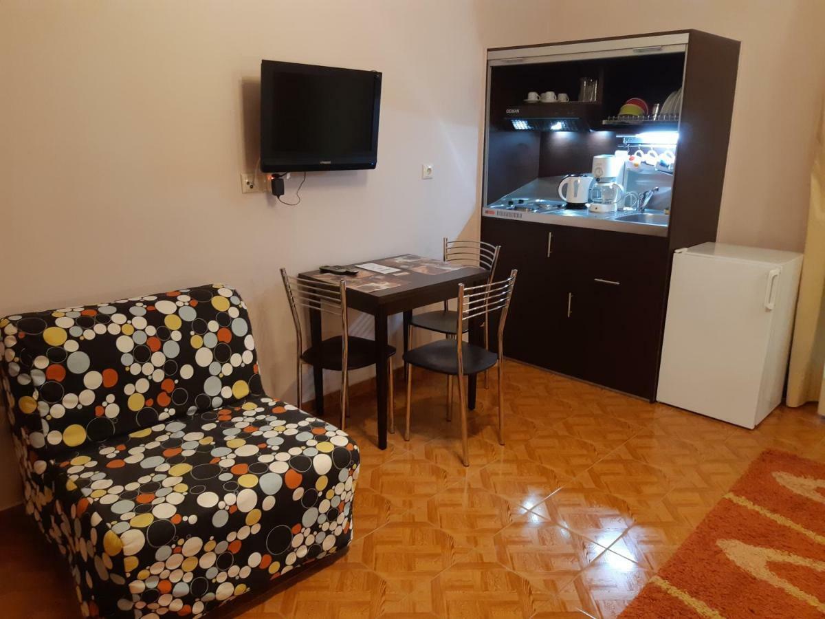 Ariadni Apartment *