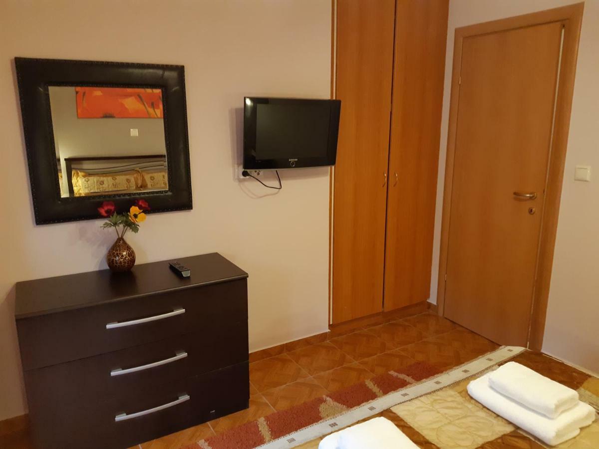 Ariadni Apartment *